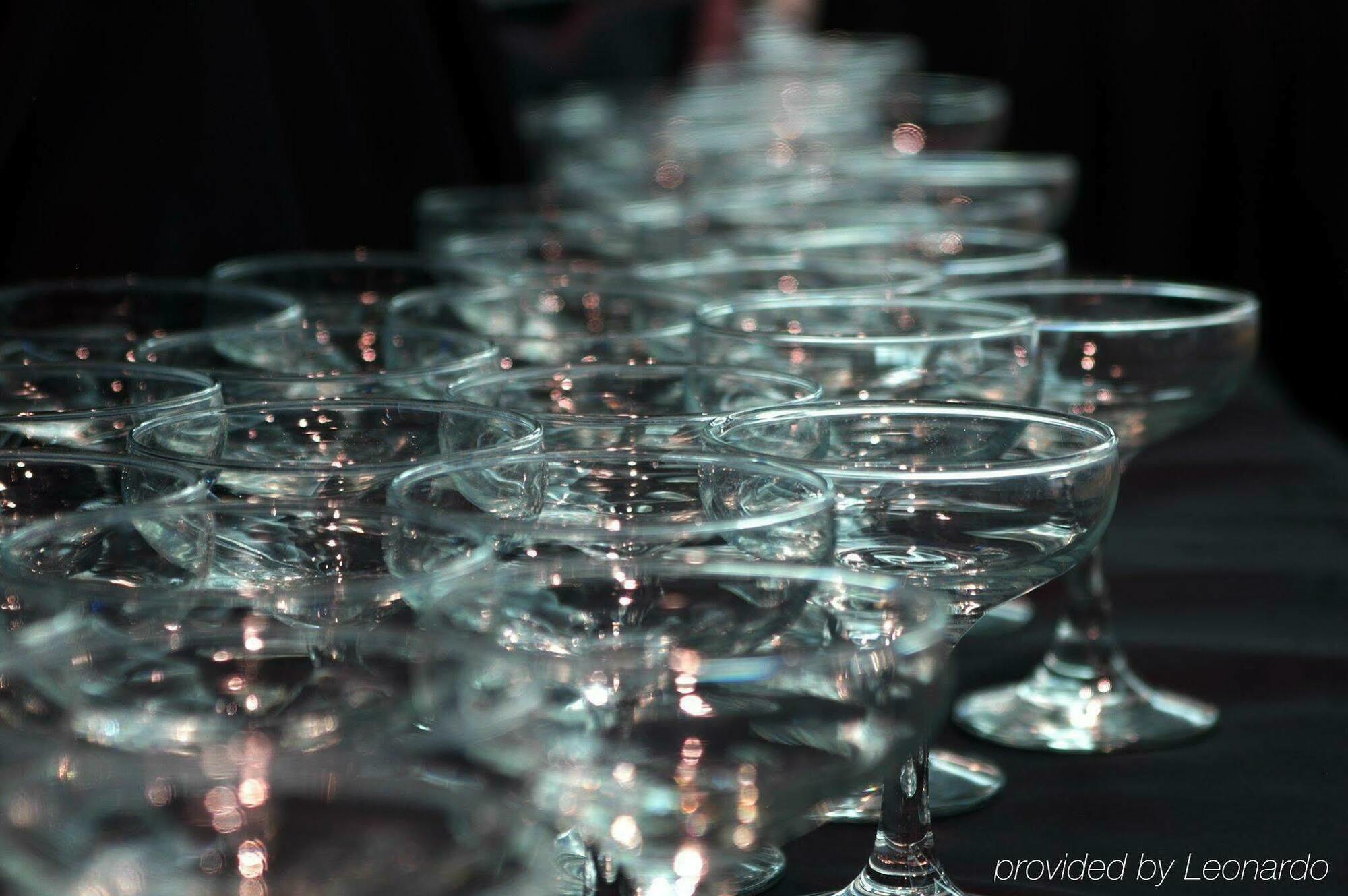 Delta Hotels By Marriott Edmonton Centre Suites Restaurant bilde